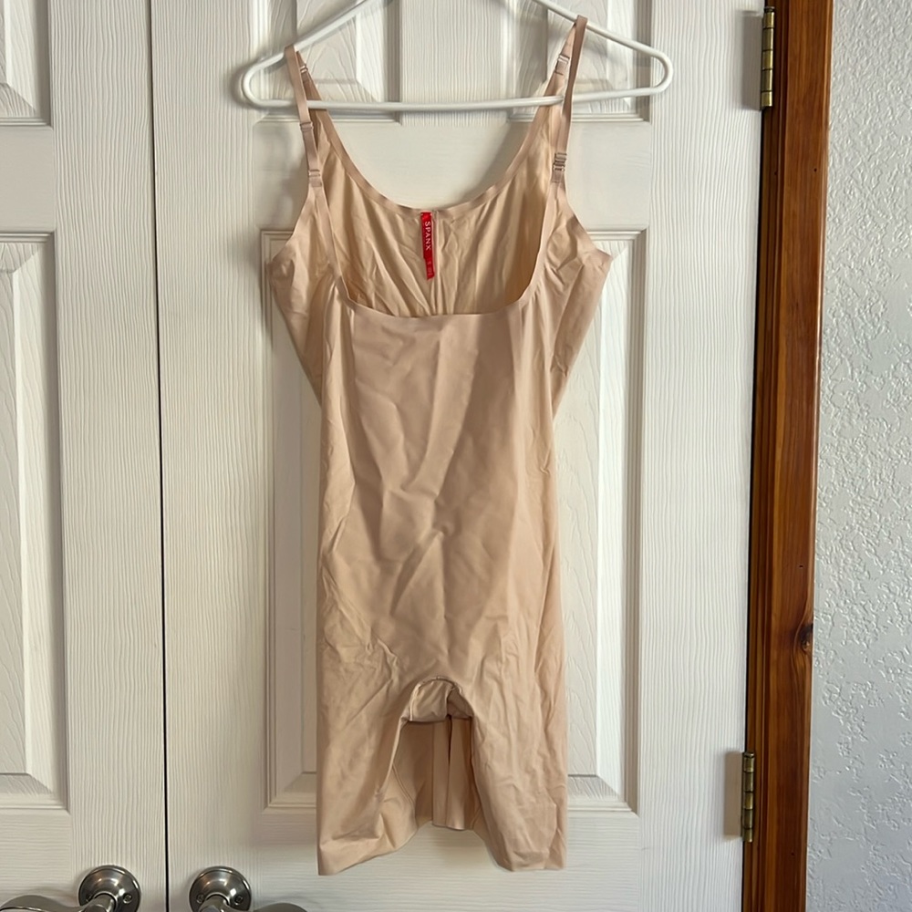 Women’s Spanx Shapewear. Above knee to bra in front.  Flap in crotch.  Size L